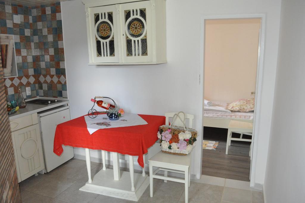 Apartments Borove Noci Vrdnik Δωμάτιο φωτογραφία